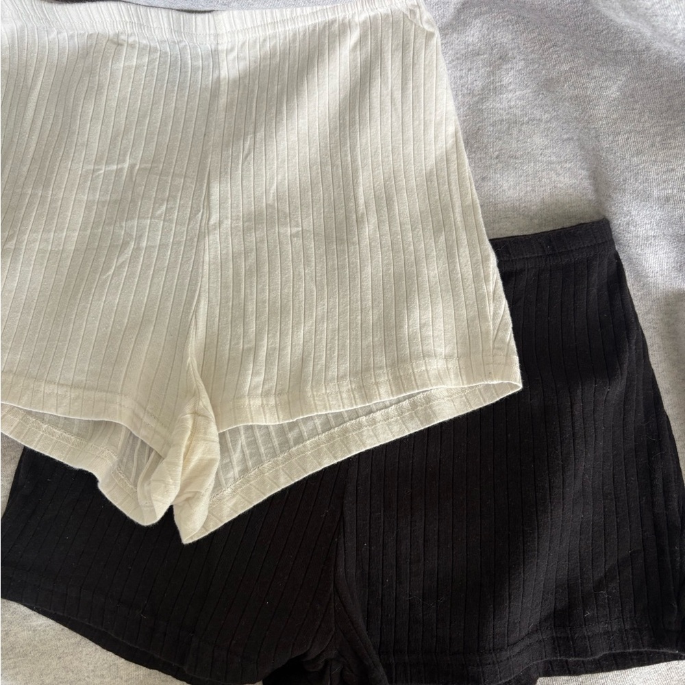 Black and White Ribbed Shorts Set - Picture 2 of 2